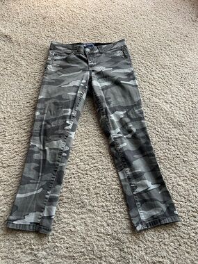 Democracy Ab solution Women’s Gray Camo Straight-Leg Jeans size 8
